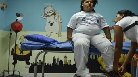 Uma criança em uma consulta médica em Medellin, Colômbia, em 25 de fevereiro de 2015.