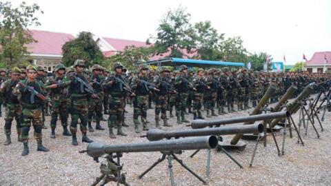 ​កងទ័ព និង កង​រាជ​អាវុធ​ហត្ថ នៃព្រះរាជាណាចក្រកម្ពុជា (រូបភាពឯកសារ)