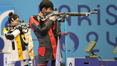 7月27日，巴黎奧運會射擊10米氣步槍混合團體賽率先開賽。盛李豪/黃雨婷為中國隊摘得本屆奧運會首金。這也是巴黎奧運會的首枚金牌。