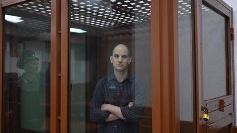 记者埃文·格什科维奇上个月在俄罗斯一法庭。
图片来源：NATALIA KOLESNIKOVA/AGENCE FRANCE-PRESSE/GETTY IMAGES