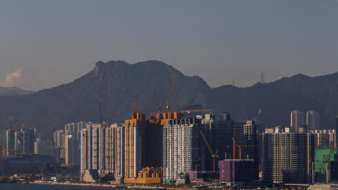 2023年10月24日，中国香港，房屋建筑施工现场概貌。