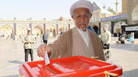 Iranianos participam do segundo turno das eleições em todo o país. (05/07/2024