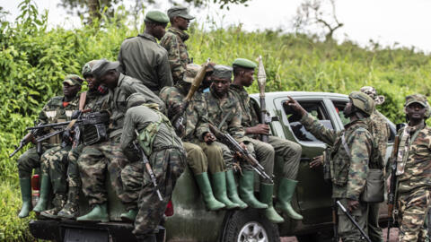 [Image d'archives] des rebelles du M23 chargeant une camionnette à Kibumba, dans l'est de la République démocratique du Congo, le 23 décembre 2022.