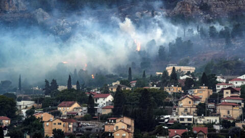 Humo tras ataques desde Líbano, cerca de Kiryat Shmona, 3 de junio de 2024.