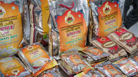 RFI Image Archive / L'Inde, premier exportateur mondial de riz, 40 % des exportations mondiales. La posture de New Delhi a un impact direct sur les cours. Ici, paquets de riz basmati à New Delhi. (illustration)
RFI原材 / 印度是当前全球第一大稻米出口国。