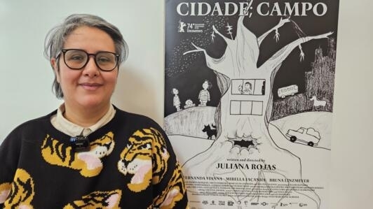 A cineasta Juliana Rojas compete com o longa "Cidade; Campo" na mostra Encounters da 74ª edição do Festival Internacional de Cinema de Berlim.