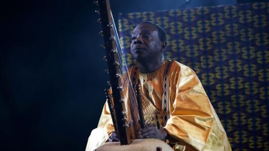 Toumani Diabaté numa actuação no Festival de Cannes a 21 de Maio de 2017.