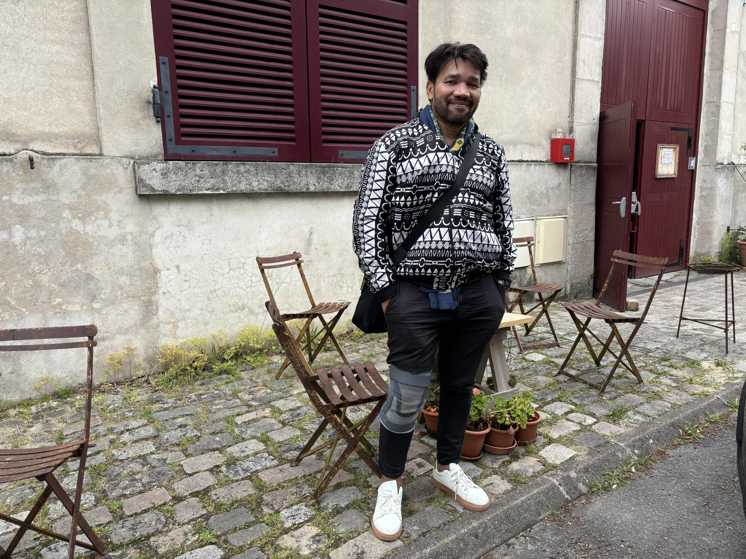 O arquiteto Marcos dos Santos trouxe um caminhão lotado de doações feitas em Toulouse, no sudoeste da França (10/06/24).