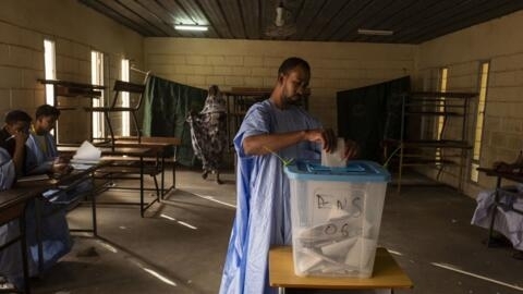 Contagem dos votos em curso na Mauritânia. O Presidente cessante Mohamed Ould Cheikh El Ghazouani está à frente na contagem com 55% das intenções de voto.