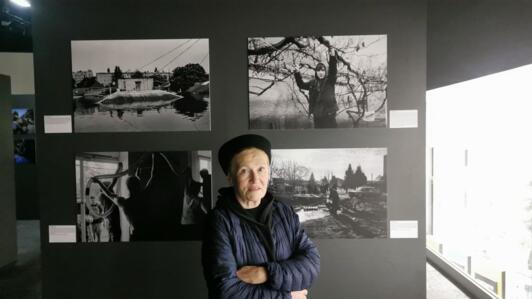 Фотограф и правозащитница Виктория Ивлева на выставке во французском городе Байё.