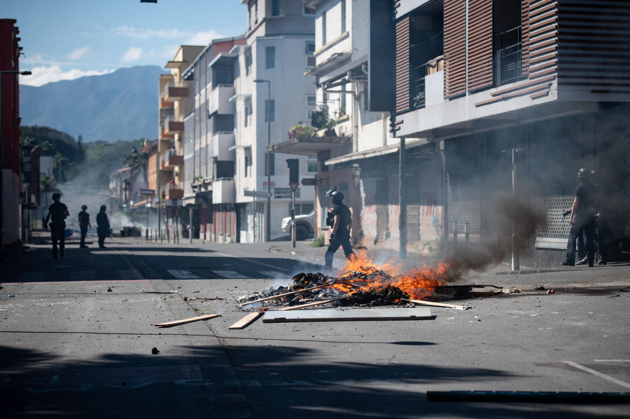 French police forces take part in an operation to remove a makeshift roadblock set up by pro-independence supporters in the Vallee du Tir district in Noumea on the French Pacific territory of New Caledonia on 24 June, 2024.
