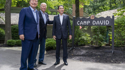 Từ trái: Tổng thống Hàn Quốc, Yoon Suk Yeol, tổng thống Mỹ Joe Biden, thủ tướng Nhật Fumio Kishida tại Camp David, ngày 18/08/2023.