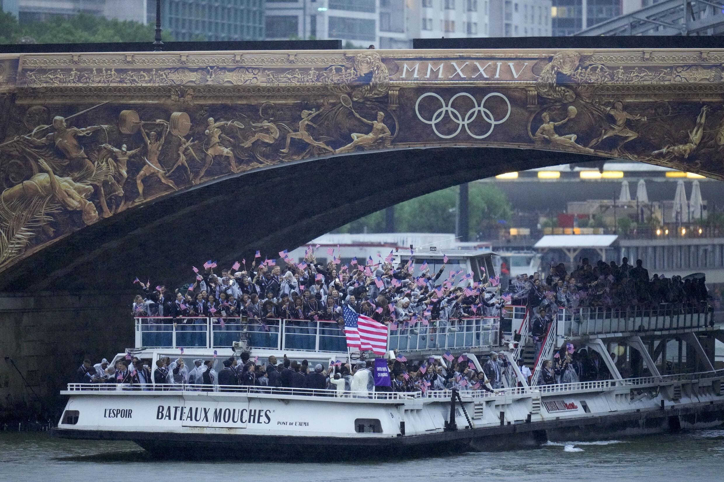 La delegación de Estados Unidos, la más numerosa con 592 deportistas... que no entraron todos en el barco.