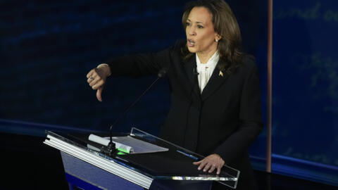 A vice-presidente democrata candidata à presidência, Kamala Harris, no debate da ABC News com o ex-presidente republicano candidato à presidência, Donald Trump, no National Constitution Center, terça-feira, 10 de setembro de 2024, na Filadélfia, Estados Unidos.