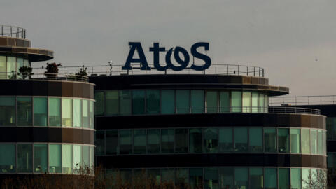 Le logo de la société française de conseil en informatique Atos est visible sur un bâtiment de la société à Bezons, près de Paris, en France, le 20 mars 2024.