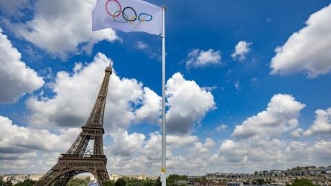 Steagul olimpic la Eiffel Tower Stadium, Paris, 24 iulie 2024