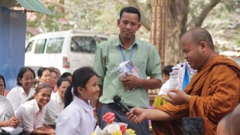 លោក ម៉ៅ ឆន ពេល​ចុះធ្វើ​សកម្មភាព​មនុស្ស​ធម៌