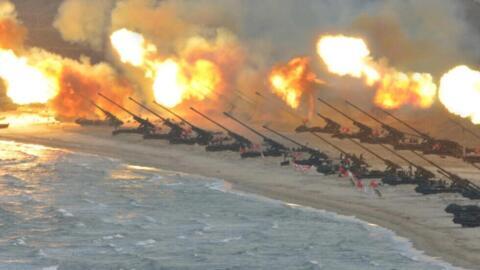 Exercícios de artilharia do exército norte-coreano. Foto divulgada pela agência de notícias norte-coreana.