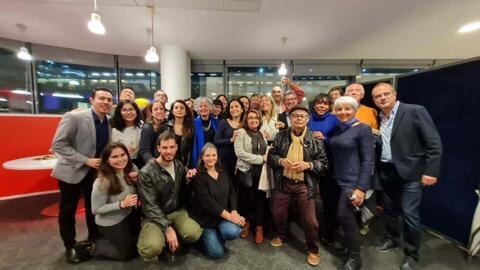 Integrantes de ayer y de hoy de la redacción de RFI en español durante la celebración por los 40 años del servicio. Paris noviembre 2022