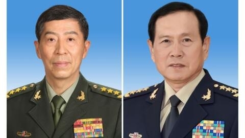 组合照片：中国两位前任国防部长李尚福(左)和魏凤和(右)6月27日被中共开除党籍和军籍。