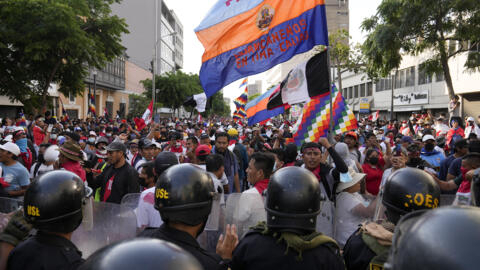 Manifestantes piden la dimisión de la presidenta Dina Boluarte, Lima, Perú, 19 de enero de 2023.