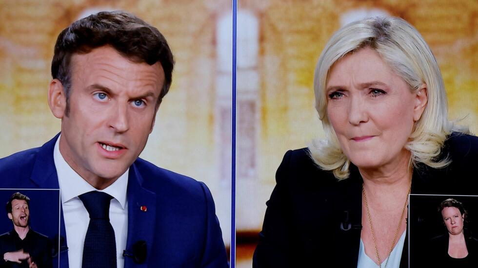 Macron và Marine Le Pen trong buổi tranh luận.