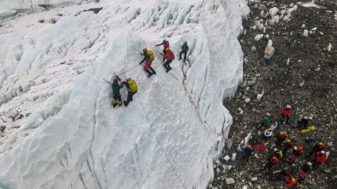 Le Népal a accordé 478 permis d'ascension de l'Everest en 2023