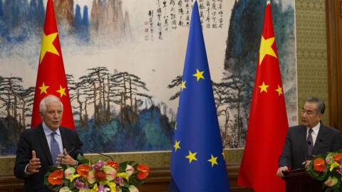 歐盟外交與安全政策高級代表博雷利與中國外交部長王毅資料圖片