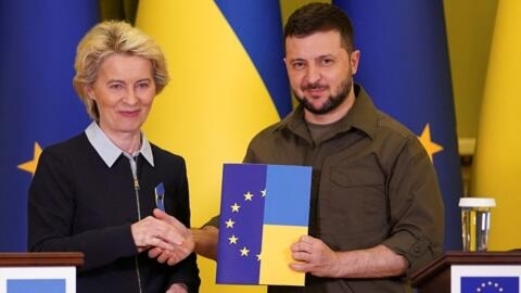 Volodymyr Zelensky et Ursula von der Leyen. «Nous devons avant tout fournir à l'Ukraine ce dont elle a besoin pour se défendre», a dit la présidente de la Commission européenne.