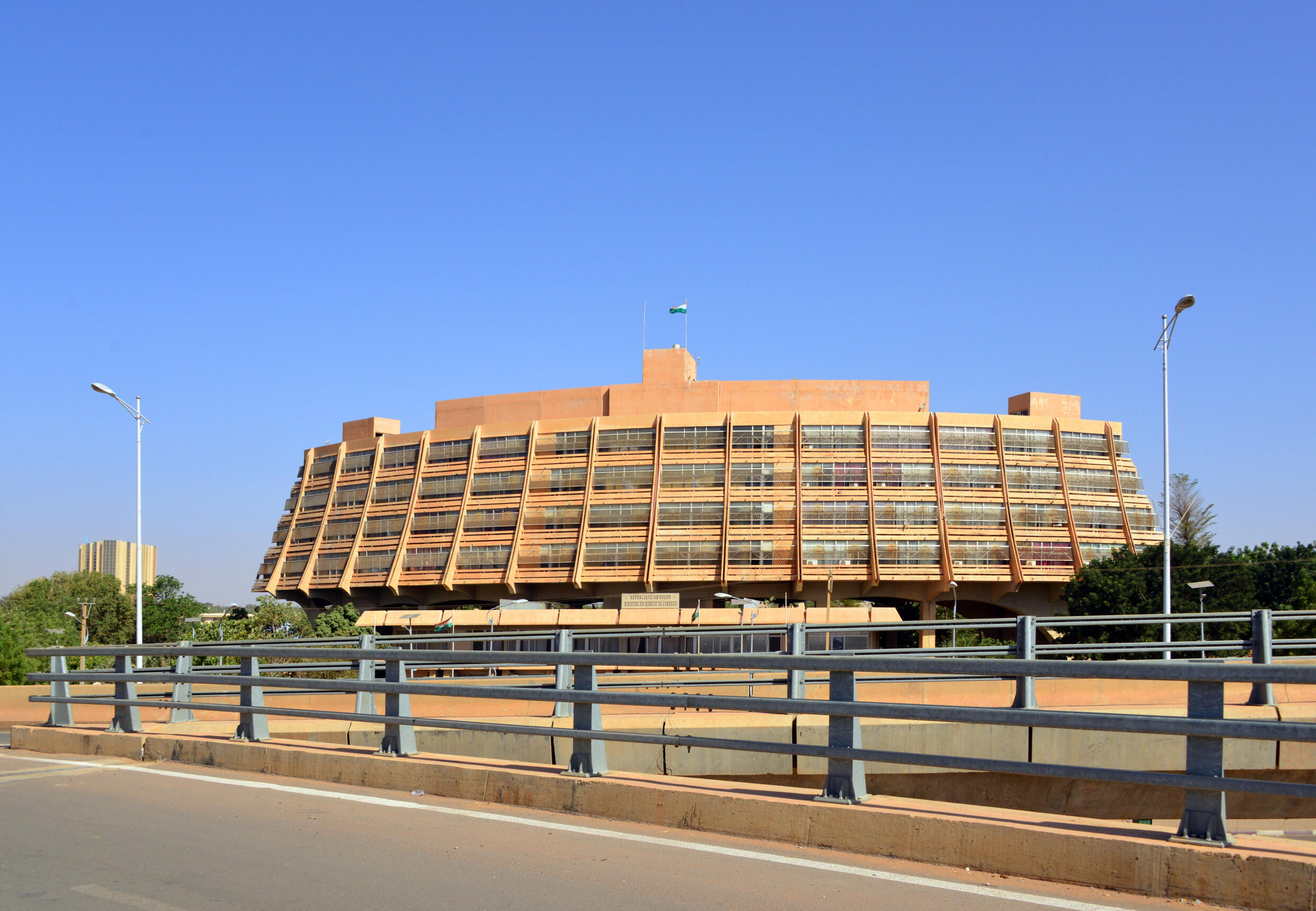 Ici, le bâtiment du ministère des Mines et de l'énergie, Boulevard de la République, à Niamey au Niger.