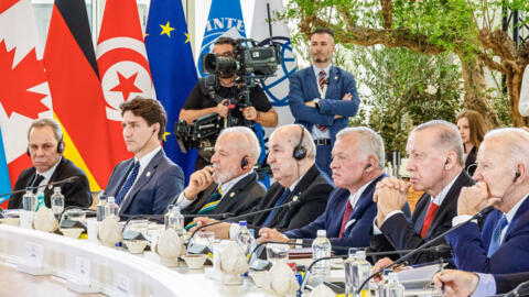 Presidente Luiz Inácio Lula da Silva (terceiro da esquerda para a direita) participa de reunião de trabalho do G7 na Itália.