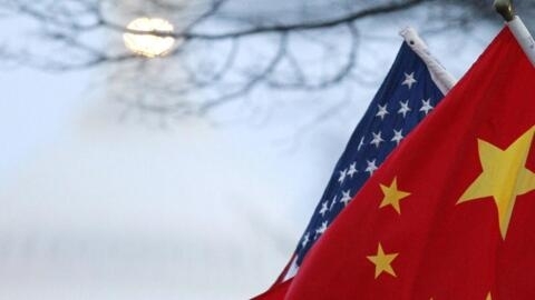 几年前中国领导人在访问美国时，在华盛顿街头悬挂的中美两国国旗。