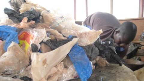 非洲马里的塑料回收点，2019年11月。