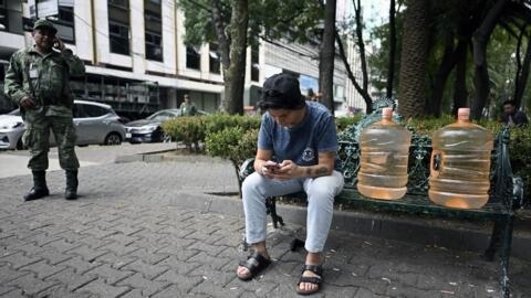 Los residentes de la Alcaldía Benito Juárez recibieron agua potable. Aquí en el Parque San Lorenzo, Ciudad de México, el 11 de abril de 2024.