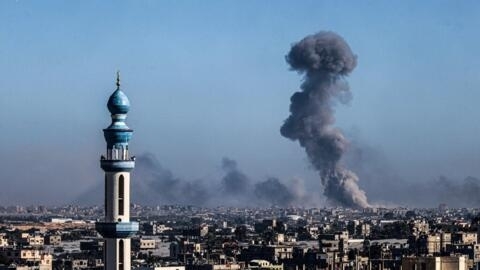 Les bombardements sur Khan Younès visibles depuis la ville de Rafah ce dimanche 11 février 2024.