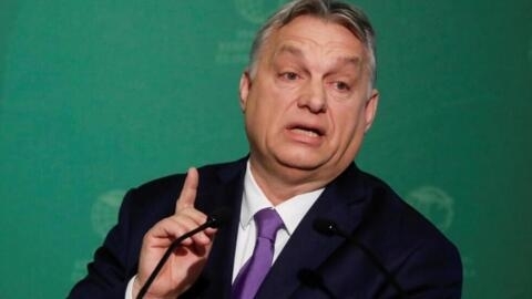 Viktor Orban a pris le contrôle de la majorité des médias dans son pays. Il les a transformés en machine de propagande. 