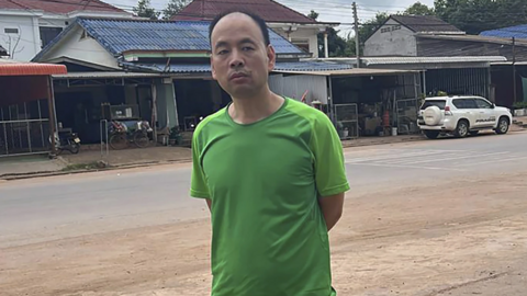 被中国政府吊销律师证的中国人权律师卢思位2023年7月28日登上前往泰国的火车时，被老挝警方逮捕。图片摄于2023年7月27日老挝首都万象。由匿名人士向美联社提供
