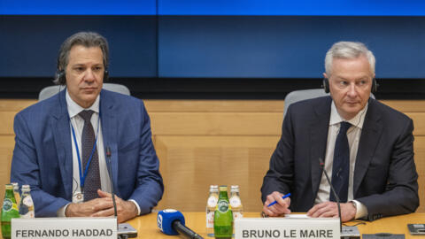 O ministro francês da Economia e Finanças, Bruno Le Maire (à direita), participou de coletiva conjunta com o ministro da Fazenda brasileiro, Fernando Haddad, na sede do FMI, em Washington. 17 de abril de 2024