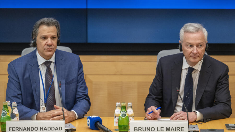 O ministro francês da Economia e Finanças, Bruno Le Maire (à direita), participou de coletiva conjunta com o ministro da Fazenda brasileiro, Fernando Haddad, na sede do FMI, em Washington. 17 de abril de 2024