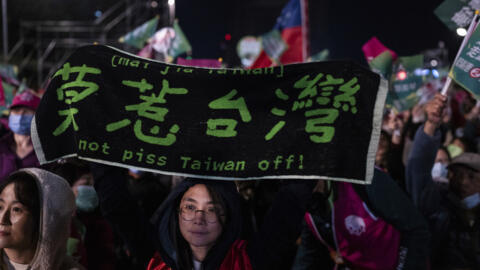 2024 年 1 月 11 日星期四，台湾台北，台湾民进党总统候选人赖清德的支持者在周六总统选举前的集会上。