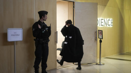 Avocatul lui Audrey Mondjehi, principalul acuzat în procesul atentatului de la Strasbourg din decembrie 2018 intçà în sala tribunalului special. Paris, 29 februarie 2024.
