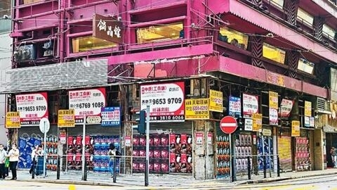 2024年，香港上环一条街道连续几个铺位全部结业变招租，结业潮离香港有多远？(网上图片)