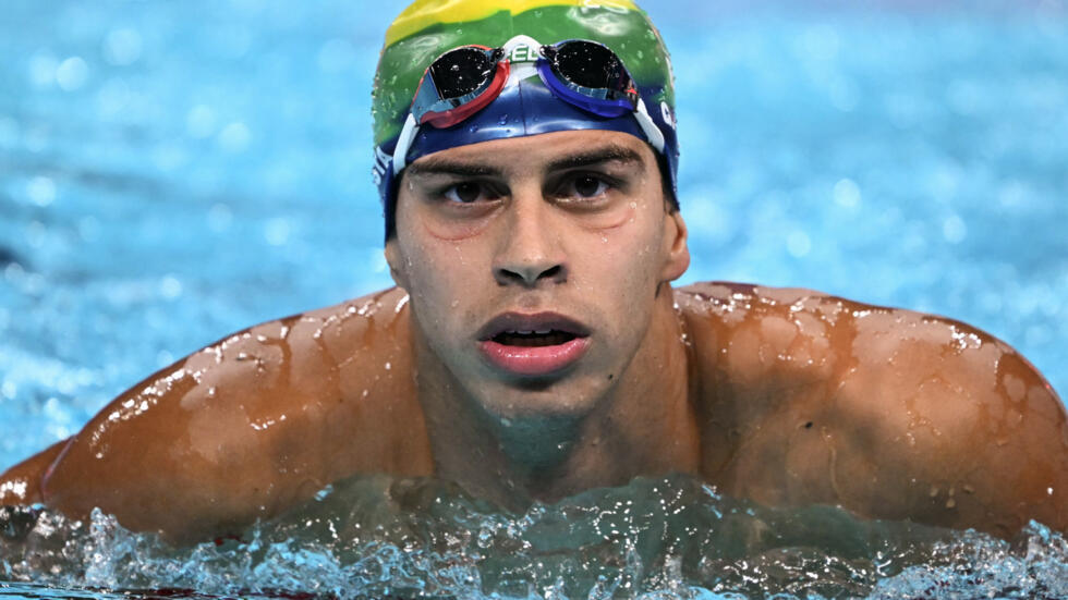 Guilherme Costa tras competir en las preliminares de los 400 m libres de los Juegos Olímpicos de París el 27 de julio de 2024.