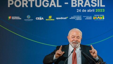 Em evento em Matosinhos, o presidente Luiz Inácio Lula da Silva criticou a privatização da Eletrobras e garantiu que "nós não vamos vender empresas públicas" no Brasil. (24/04/2023)