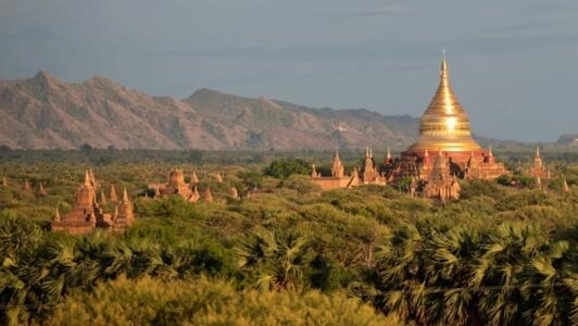 Templul Dhammayanzika, una dintre bijuteriile arhitecturale ale sitului Bagan, Birmania, 7 iulie 2024
