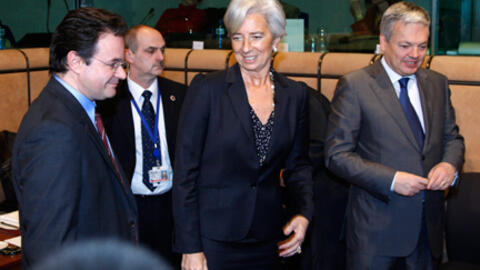 Greek Finance Minister George Papaconstantinou (L) with France's Christine Lagarde and Belgium's Didier Reynders