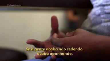 Edição de 23/04/2024 - Casos de estupro - O Profissão Repórter falou sobre os limites entre o sexo consensual e o estupro, além de mostrar relatos de mulheres que não conseguiram fazer as denúncias.