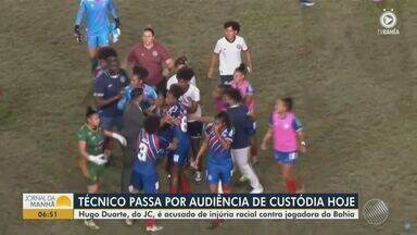 Técnico passa por audiência de custódia nesta quata-feira (10) - Hugo Duarte, do JC, é acusado de injúria racial contra jogadora do Bahia.