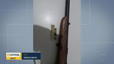 Policial penal é encontrado morto em área de mata, em Grão Mogol - Segundo a PM, ele estava com uma marca de tiro na região da cabeça e a suspeita é de que o disparo tenha sido acidental.