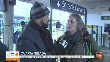 Quem precisa enfrentar o frio em Florianópolis se esquenta como pode - Quem precisa enfrentar o frio em Florianópolis se esquenta como pode